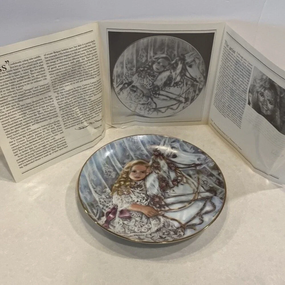 Corinne Layton Heirlooms & Lace Tess Collector’s 3rd Plate in Series #3048L